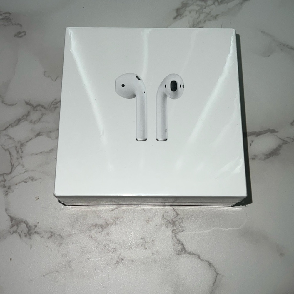 NWT Apple AirPods (2nd Generation) Wireless Ear Buds
